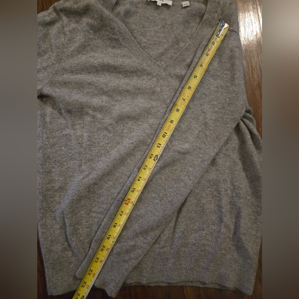 Vince. Small Gray V Neck Cashmere Weekend Sweater - Picture 6 of 8